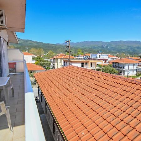 George Laz Rooms Vrasná Екстериор снимка