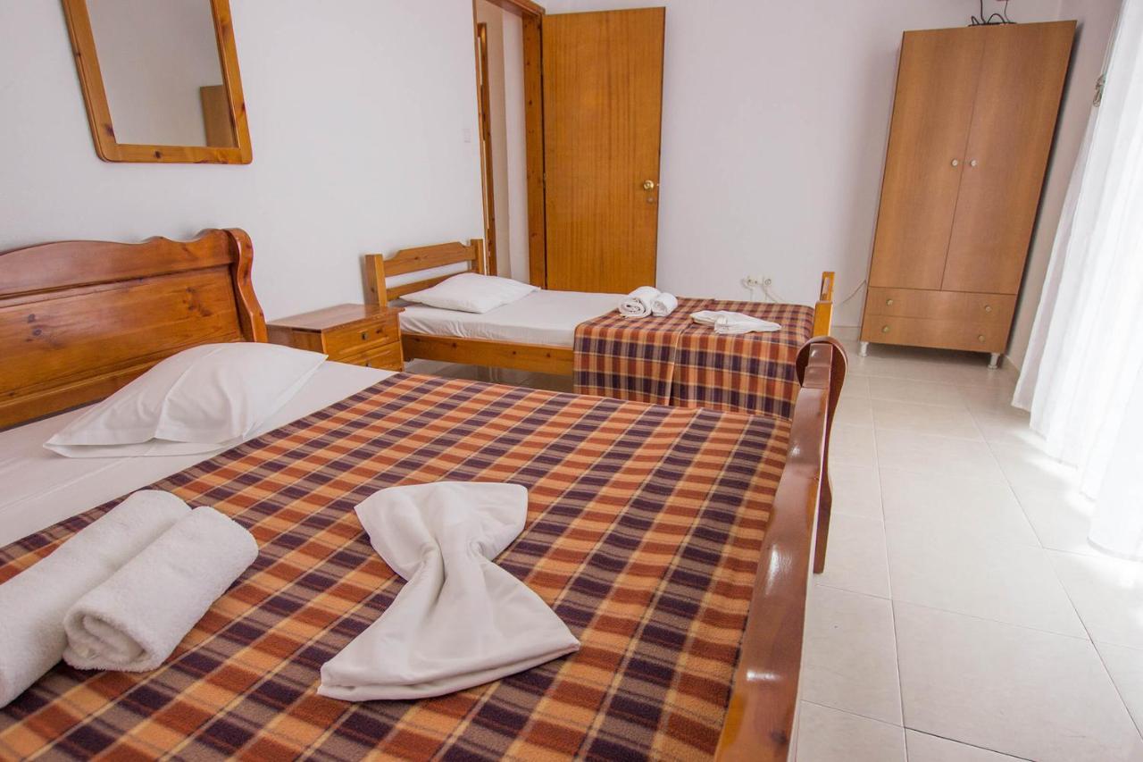 George Laz Rooms Vrasná Екстериор снимка