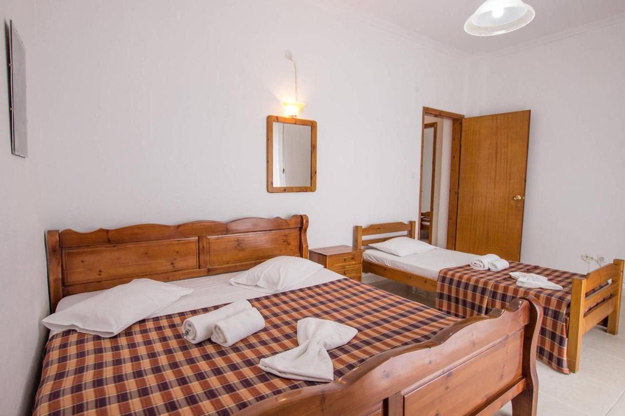 George Laz Rooms Vrasná Екстериор снимка