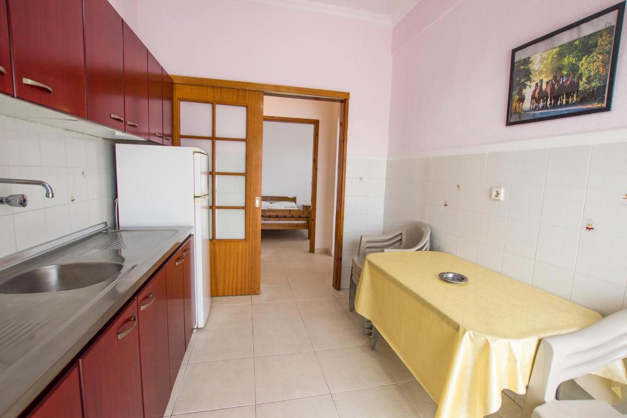 George Laz Rooms Vrasná Екстериор снимка