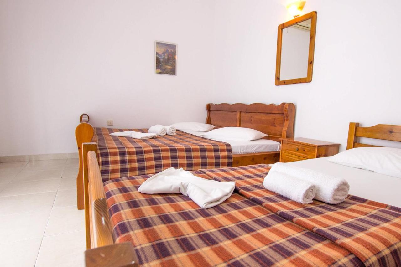 George Laz Rooms Vrasná Екстериор снимка