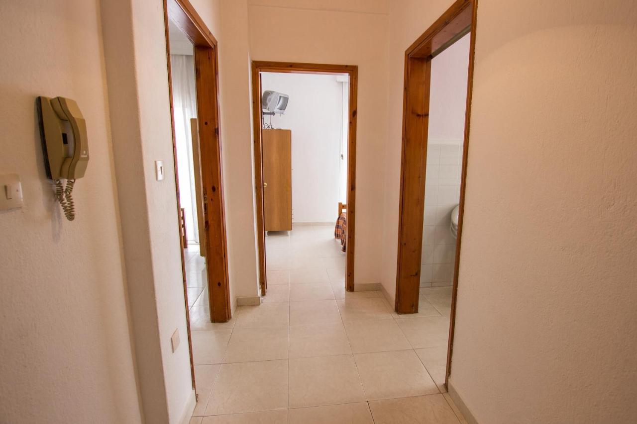 George Laz Rooms Vrasná Екстериор снимка