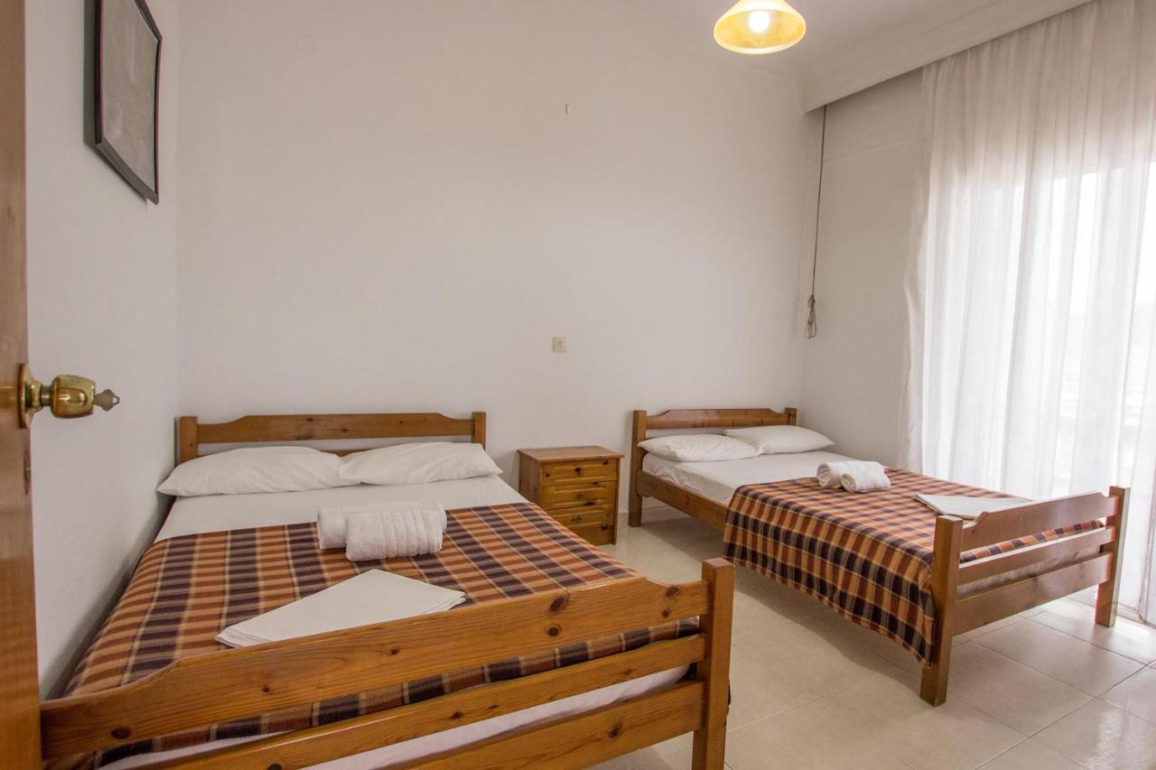 George Laz Rooms Vrasná Екстериор снимка