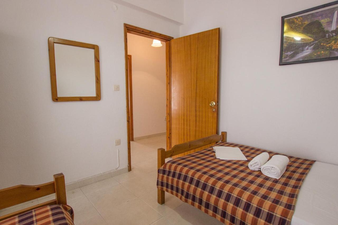George Laz Rooms Vrasná Екстериор снимка