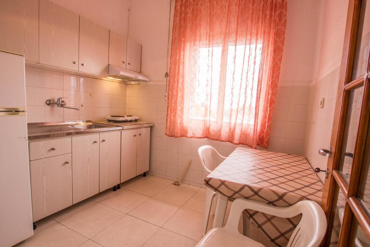 George Laz Rooms Vrasná Екстериор снимка