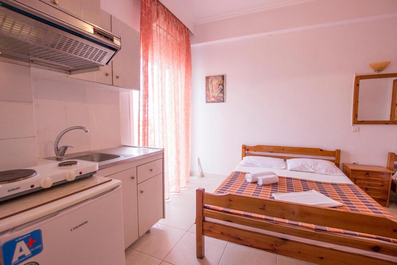 George Laz Rooms Vrasná Екстериор снимка
