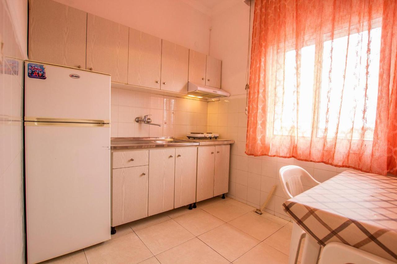 George Laz Rooms Vrasná Екстериор снимка