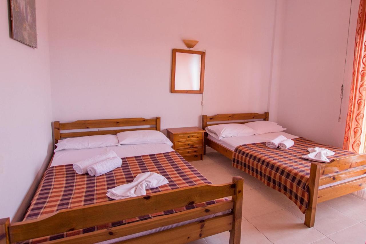 George Laz Rooms Vrasná Екстериор снимка