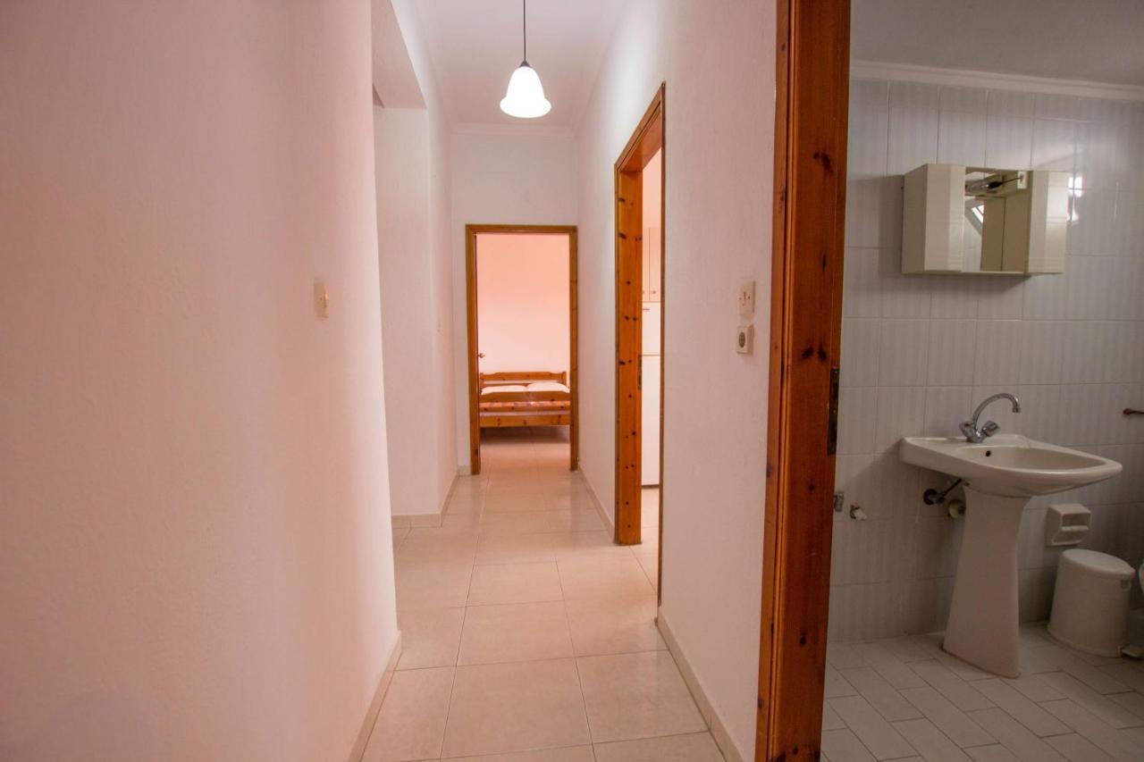 George Laz Rooms Vrasná Екстериор снимка
