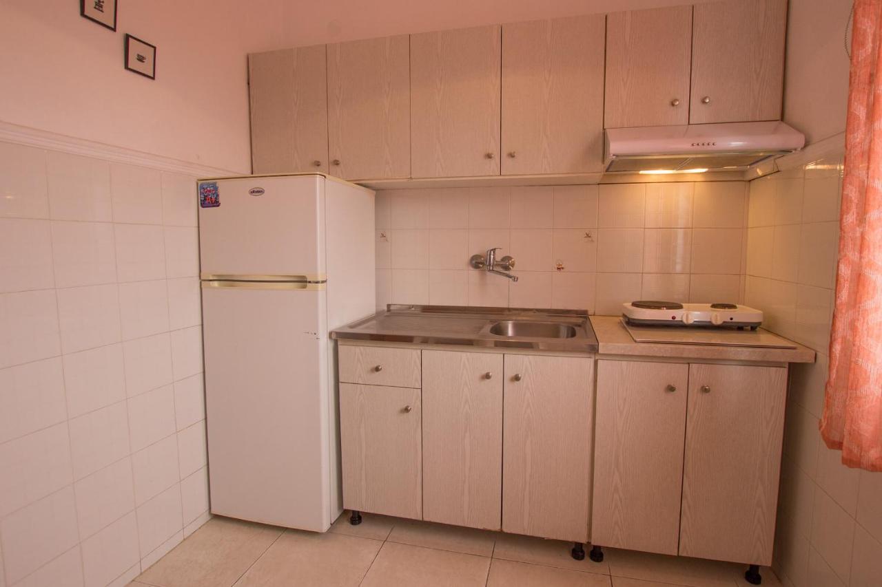 George Laz Rooms Vrasná Екстериор снимка