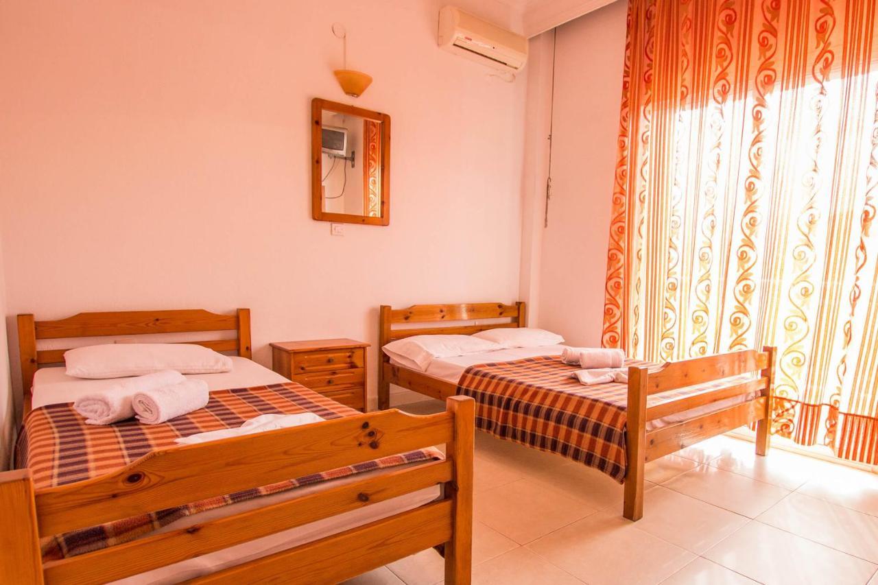 George Laz Rooms Vrasná Екстериор снимка