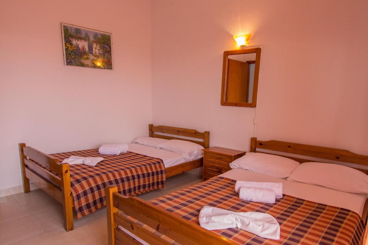 George Laz Rooms Vrasná Екстериор снимка