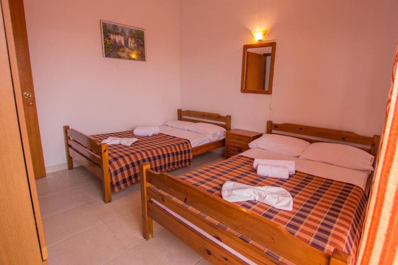 George Laz Rooms Vrasná Екстериор снимка