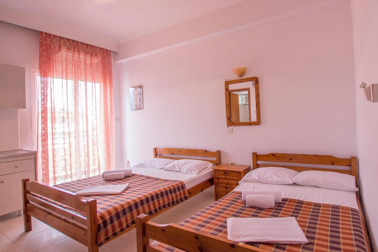 George Laz Rooms Vrasná Екстериор снимка