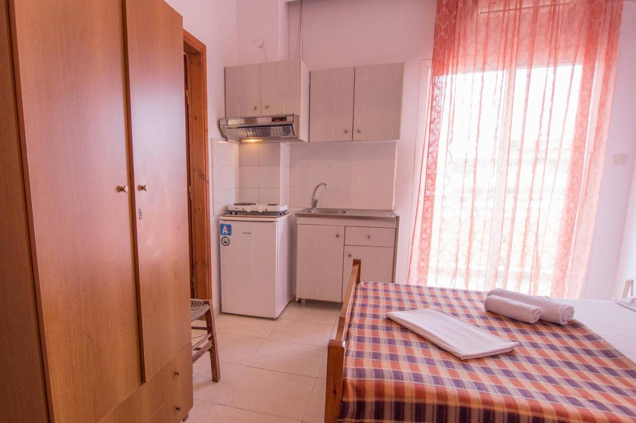 George Laz Rooms Vrasná Екстериор снимка