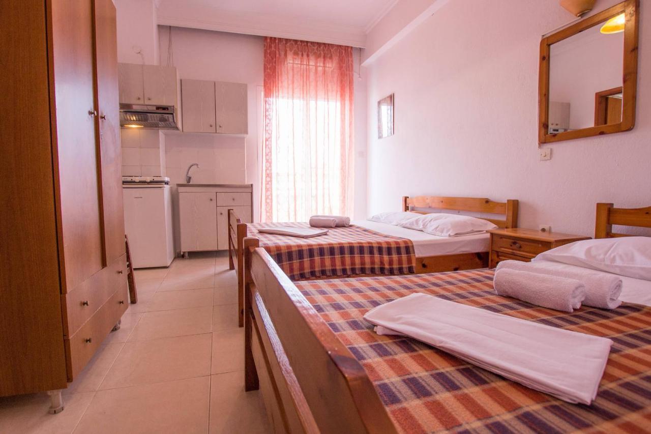 George Laz Rooms Vrasná Екстериор снимка