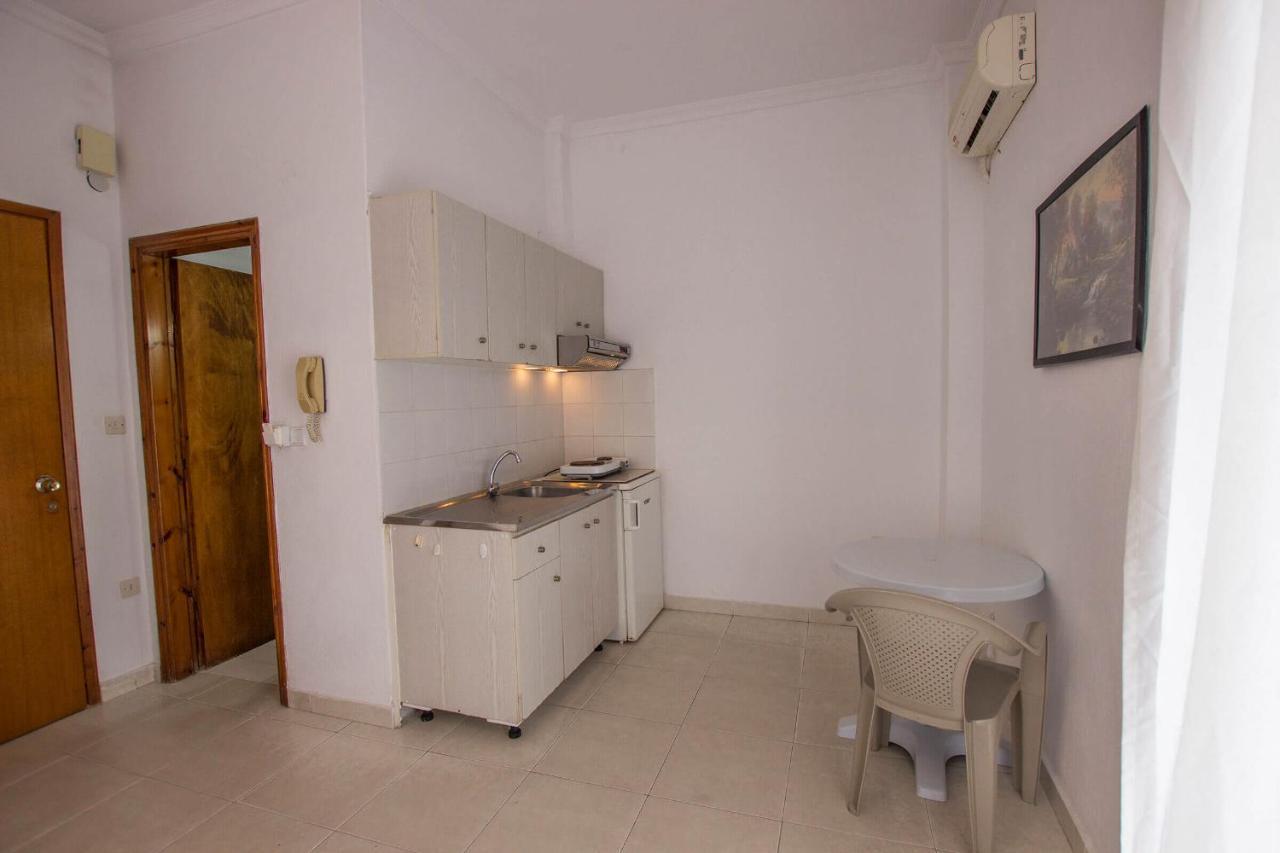George Laz Rooms Vrasná Екстериор снимка