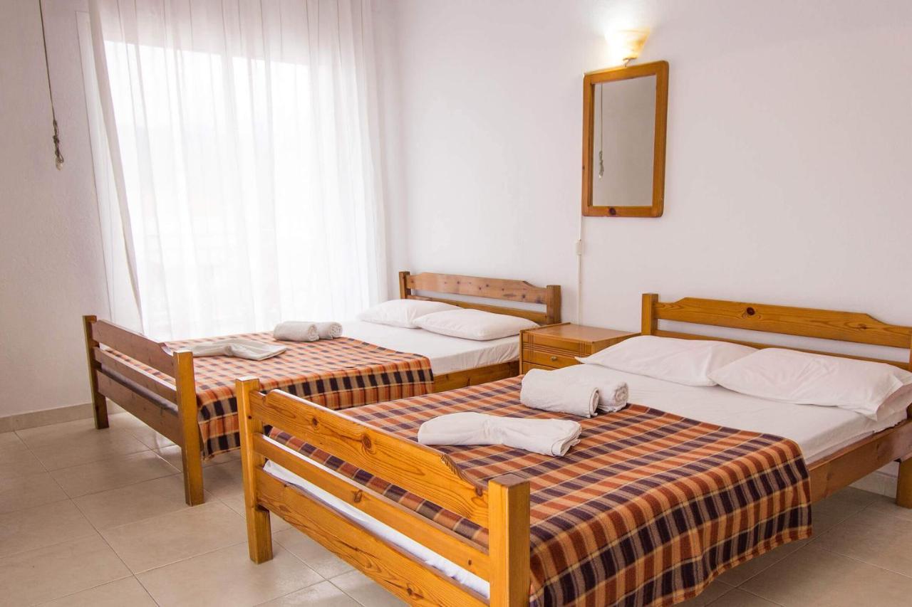 George Laz Rooms Vrasná Екстериор снимка