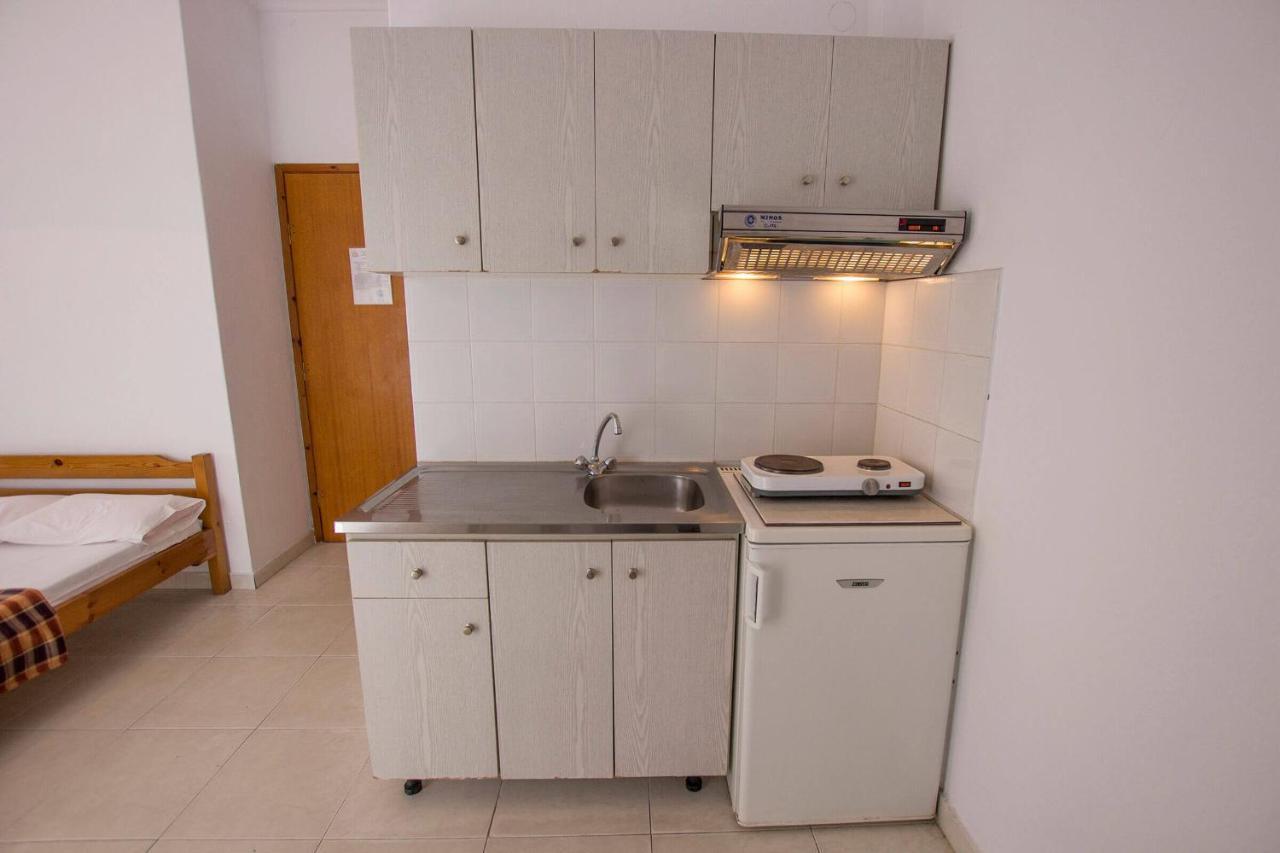 George Laz Rooms Vrasná Екстериор снимка