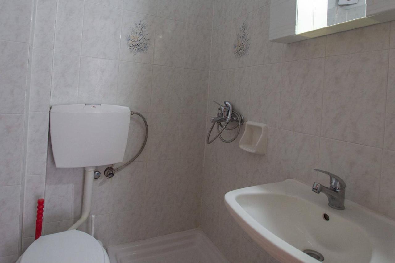 George Laz Rooms Vrasná Екстериор снимка