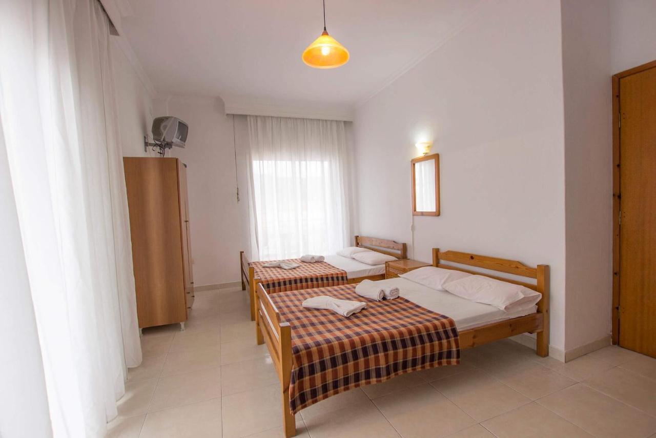 George Laz Rooms Vrasná Екстериор снимка
