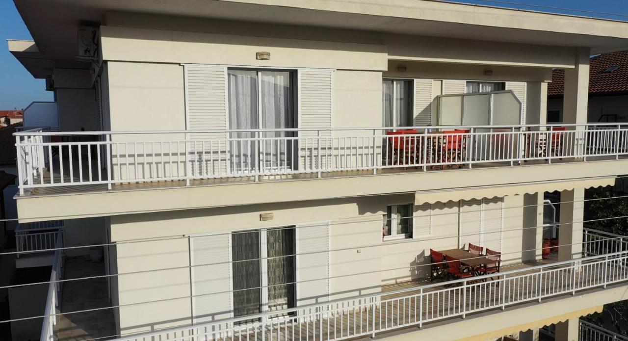 George Laz Rooms Vrasná Екстериор снимка